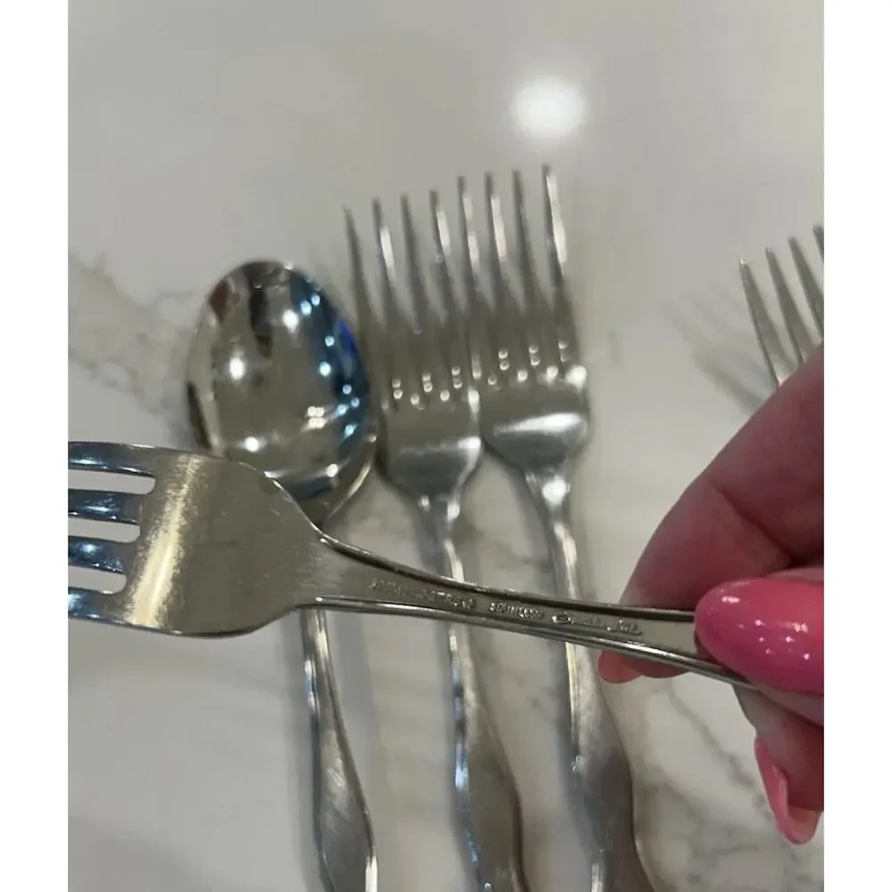 Vtg Set 5 Oneida VALERIE Distinction Deluxe Stainless Flatware 4 Forks 1 Spoon